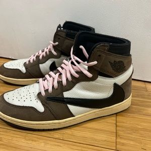 Air Jordan 1 “Travis scott” used in GREAT condition . US size 8.5 men.
